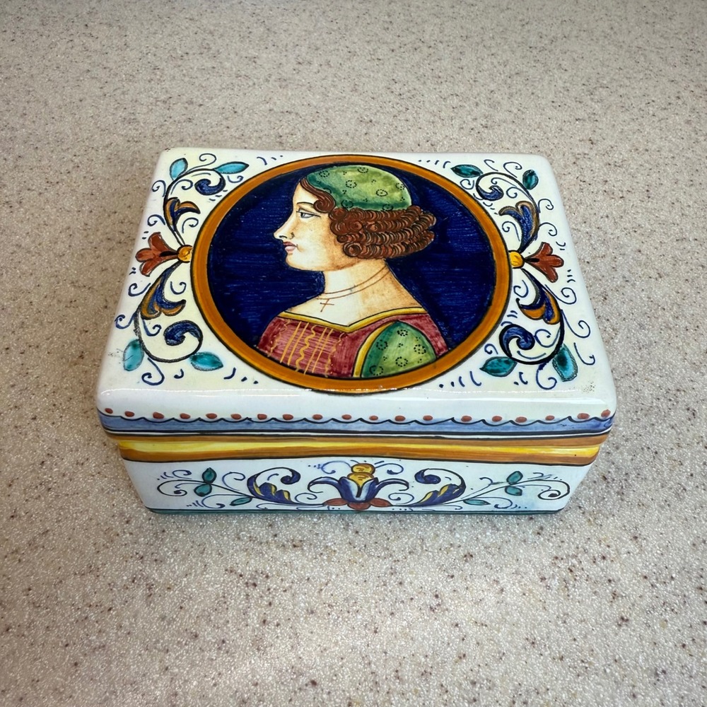 Vintage Italian Majolica Ceramic Trinket Box Renaissance‎ Portrait Hand Painted